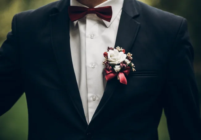 Damat yaka çiçeği hangi yakaya takılır?