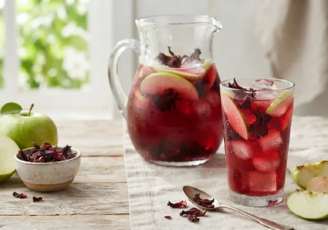 Hibiskus ve Elmalı Soğuk Çay (Mayhoş ve Ferah)