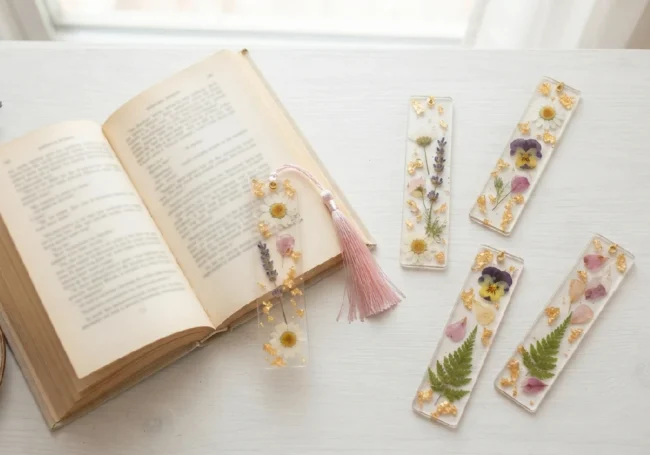 Göz Alıcı Çiçekli Kitap Ayraçları